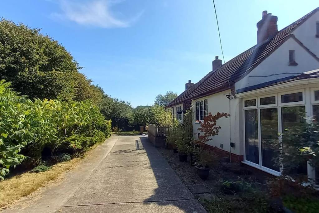 Millfields Cottage And Garden Goxhill  Экстерьер фото